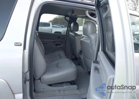 2004 Chevrolet Suburban 1500 Lt z USA, uszkodzony, nr VIN 1GNFK16Z04J145935